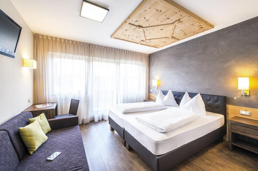 Hotel Zum Tiroler Adler Tirolo Quarto foto